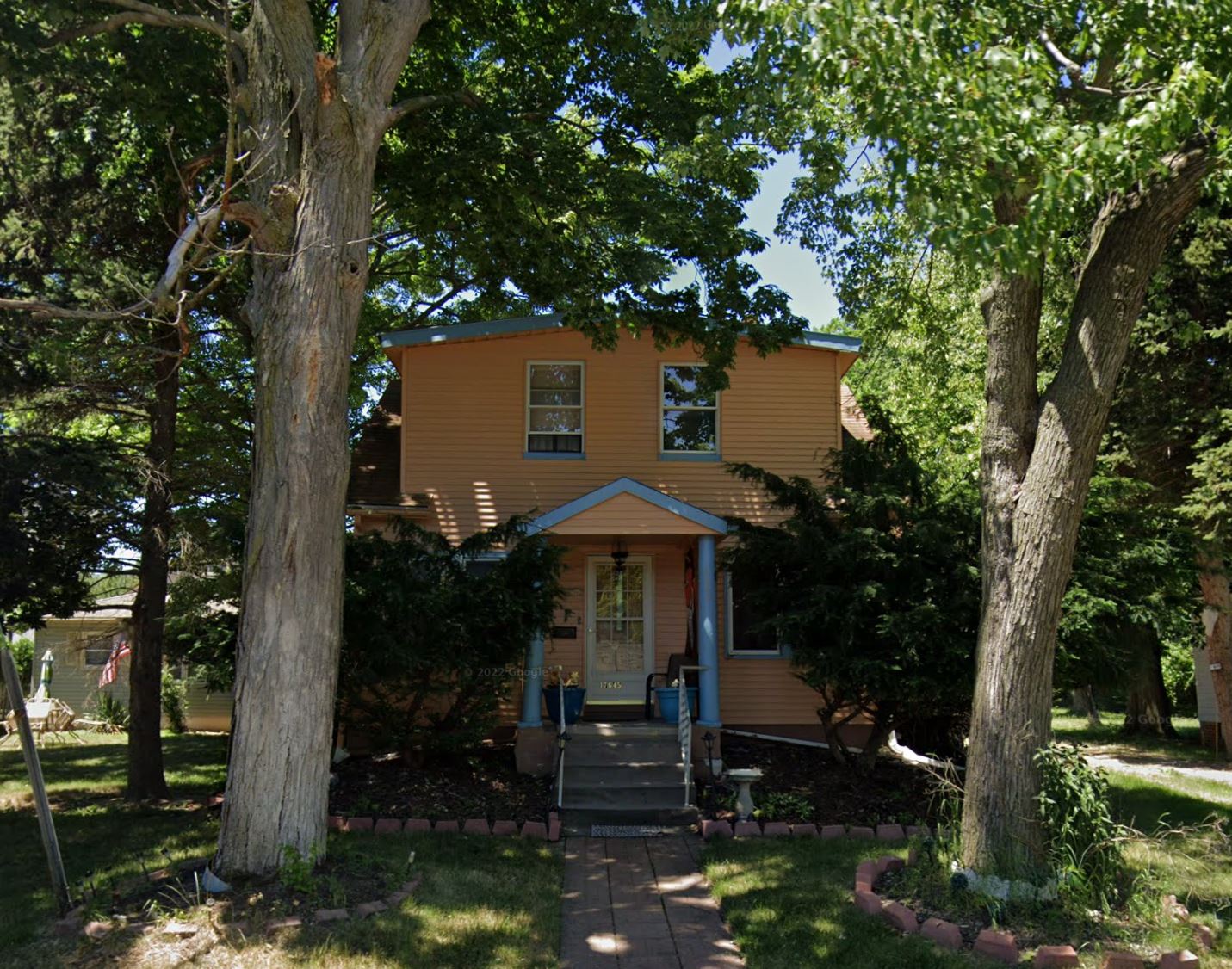 Property Image of 17645 Lakeport Avenue